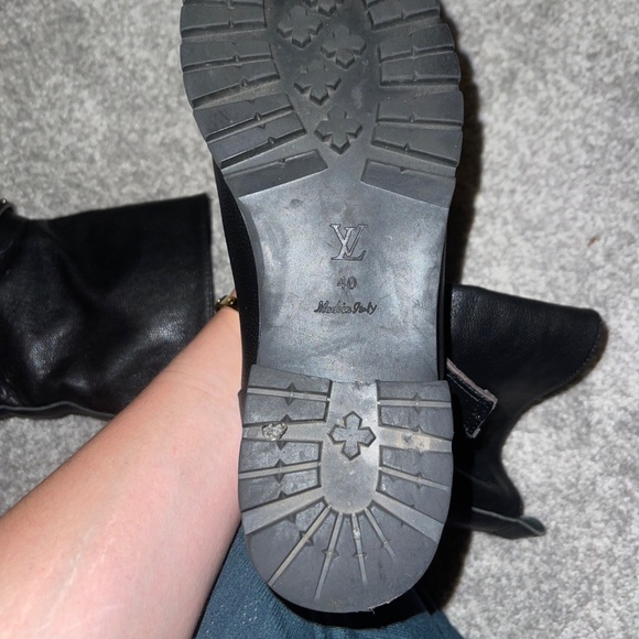 Women’s Louis Vuitton Boots - Picture 6 of 9